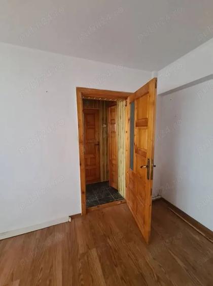 Apartament cu 3 camere semidecomandat în Fălticeni