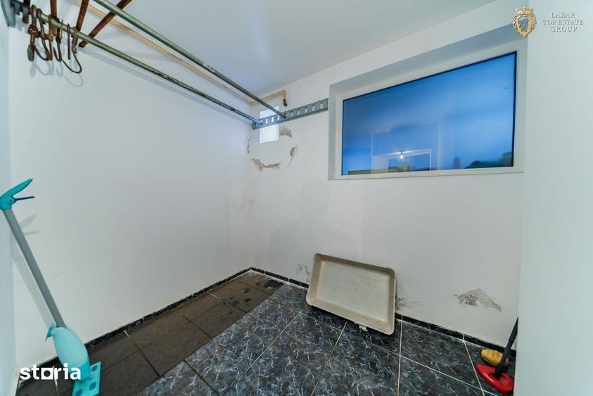 Casă cu 7 camere decomandat cu Teren 1200 Mp în Pârneava