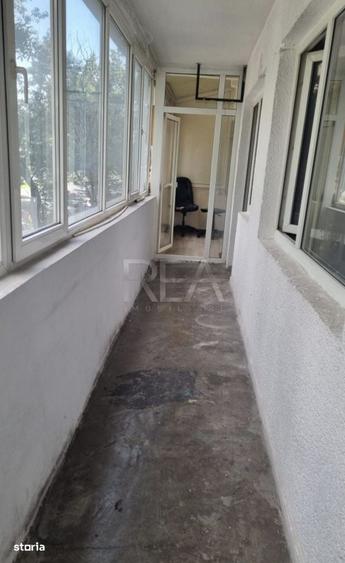 Apartament cu 3 camere semidecomandat în Gorjului