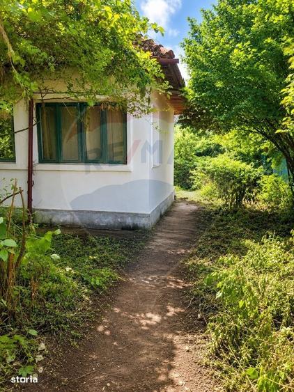 Casă cu 2 camere cu Teren 2596 Mp în Nord