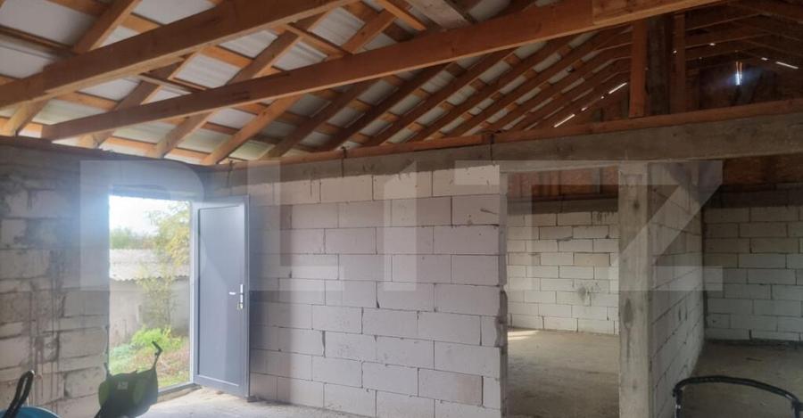 CASA LA ROSU CU TEREN - 13