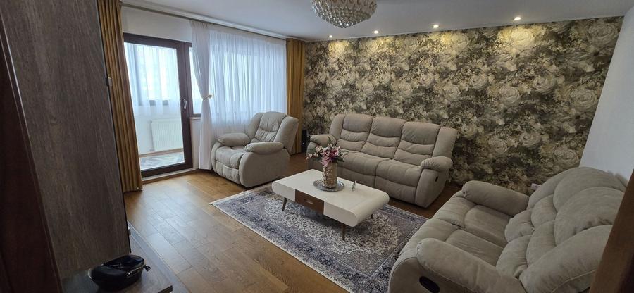 Apartament cu 3 camere decomandat, mobilat în Micro 6