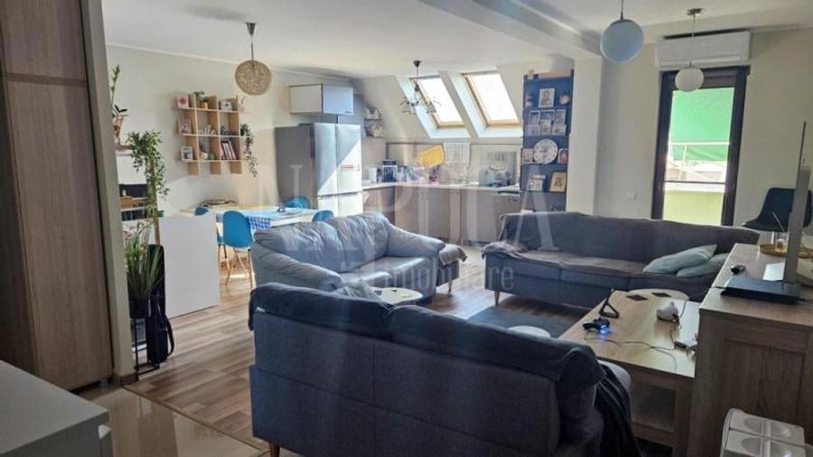 Apartament 3 camere de vanzare in Floresti - 1