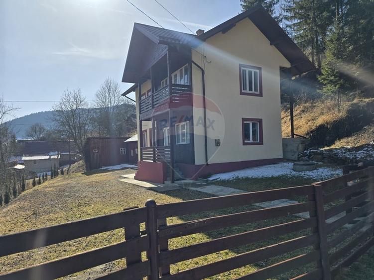 Casă / Vilă cu 5 camere de vânzare - 1