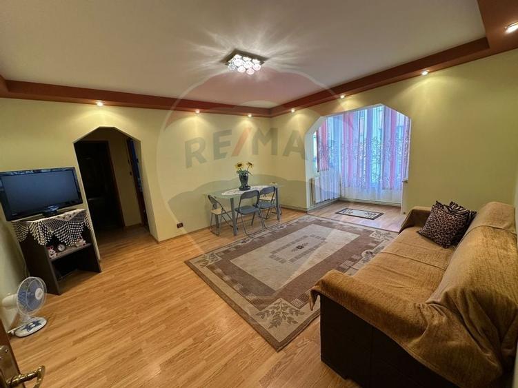 Etaj 2 , apartament cu 3 camere DE VÂNZARE în zona Traian - 1