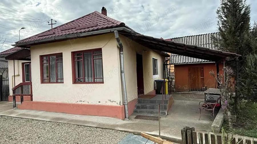 Casa cu teren 5,5 arii , Beclean , Strada Grigore Silasi 27 - 1