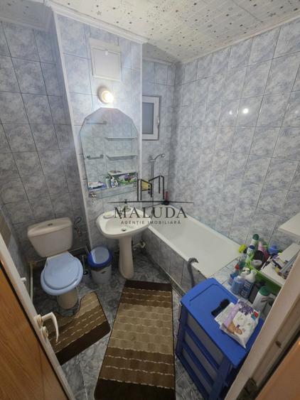 Apartament cu 3 camere decomandat, mobilat în Prundu