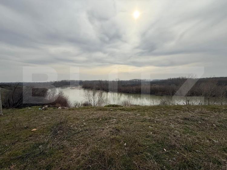 Teren intravilan 970 mp cu priveliste catre Jiu, Malu Mare - 1