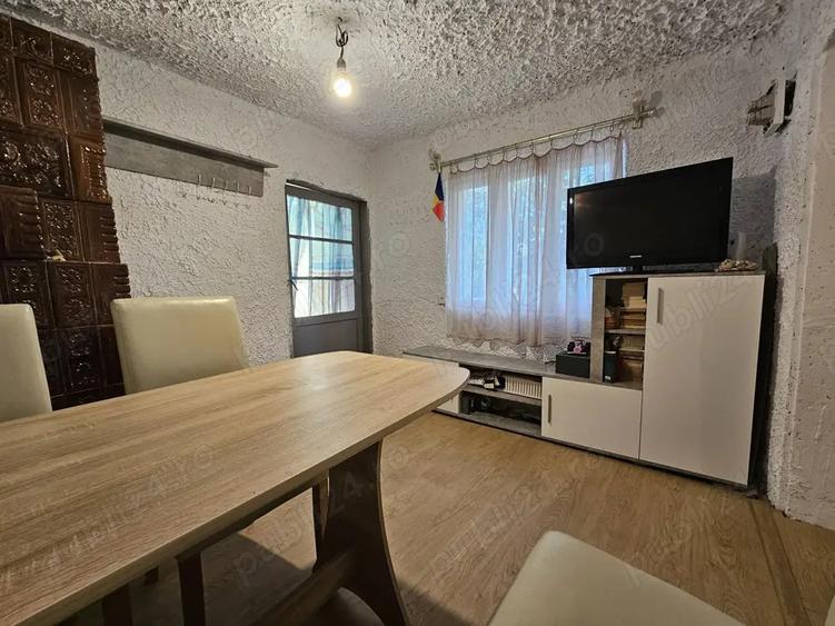 Teren 553 mp ,cu casa batraneasca Gostinu(Giurgiu) - 1