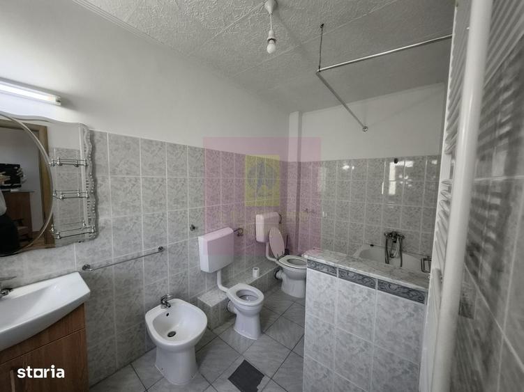 Casă cu 4 camere în Antiaeriană