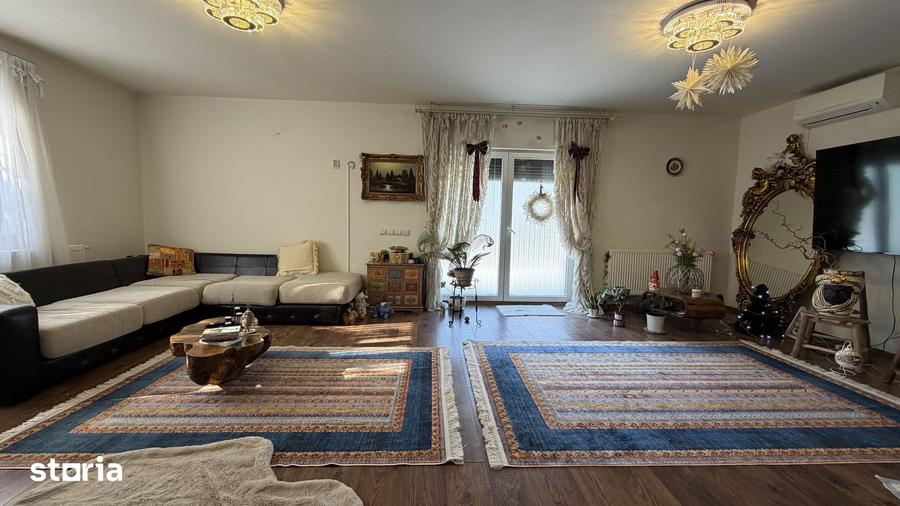 Casă cu 6 camere cu Teren 1000 Mp în Vărăști