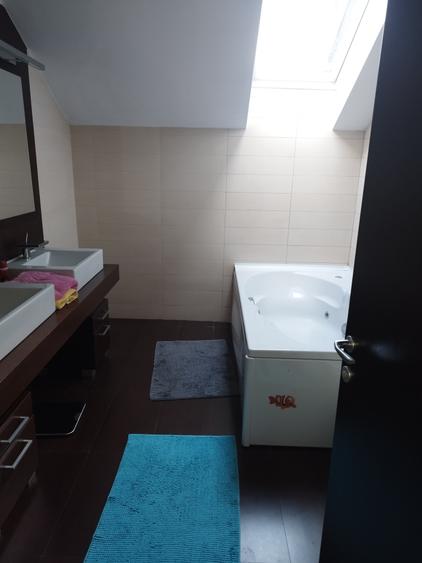 Vand  vila deosebita cu 5 cam.in zona 7Noi. - 10