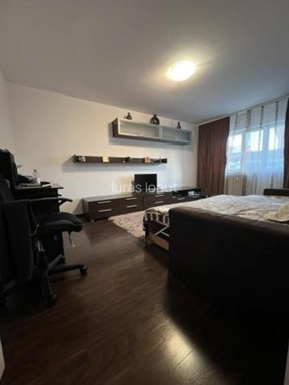 Apartament cu 3 camere decomandat în Iosia
