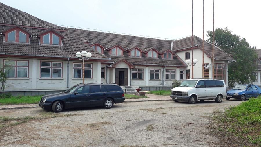 Vand imobil rezidential suprafata construita 2450 m piscina interioar - 8