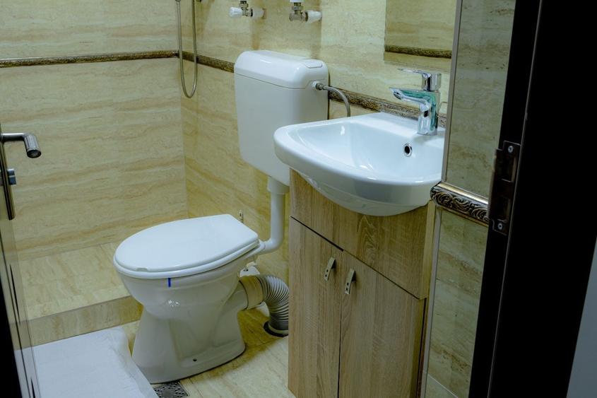 Inchiriez garsoniera 270 E - 1