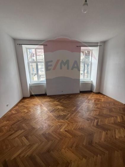 Spațiu comercial  sau de birouri ultracentral - 1