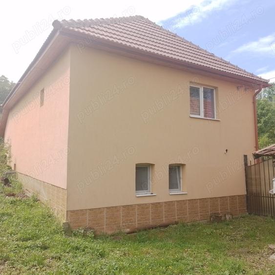 Vand casa ?i teren la poale de munte - 9