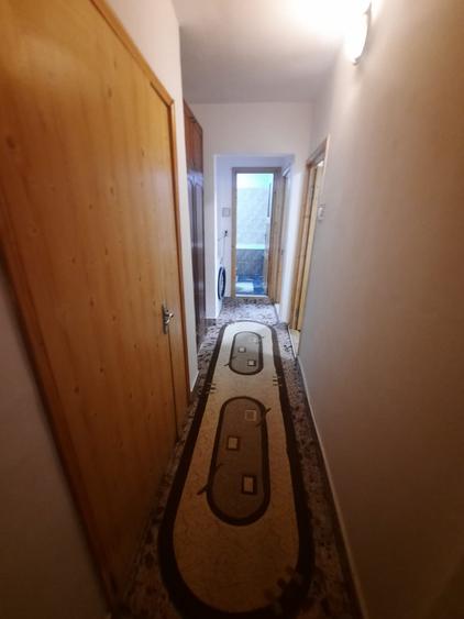 Apartament cu 3 camere decomandat, etaj 2/4, zona Cug - 10