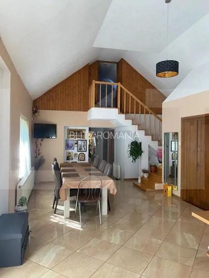 Vila spa?ioasa cu 5 dormitoare ?i curte de 730 mp