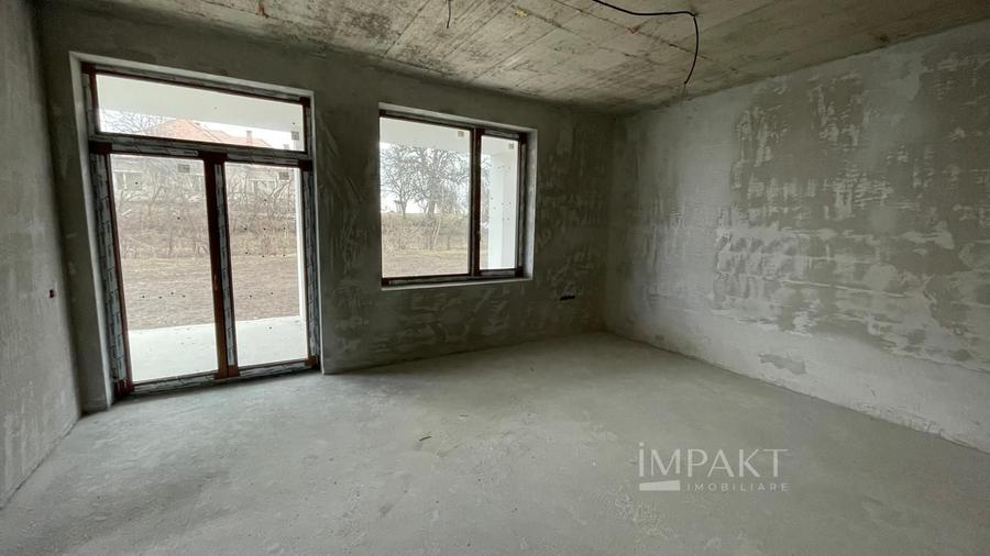 Duplex cu 4 camere semidecomandat cu Teren 800 Mp în Aiton
