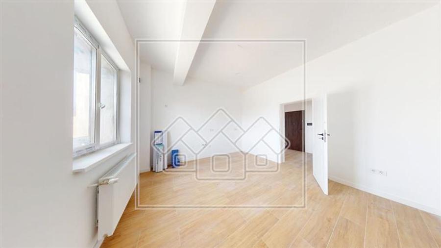 Apartament cu 3 camere decomandat în Hipodrom 4