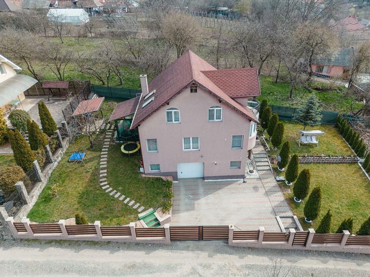 Casa de vanzare 4 camere - 1