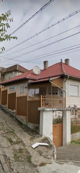 Locuință cu priveliște: Casă bifamilială într-o locație liniștită. - 8