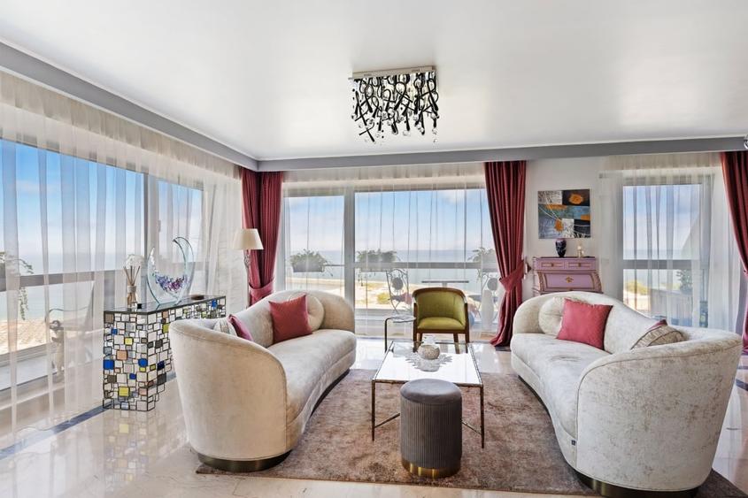 Apartament cu 4 camere decomandat, mobilat în Faleza Nord