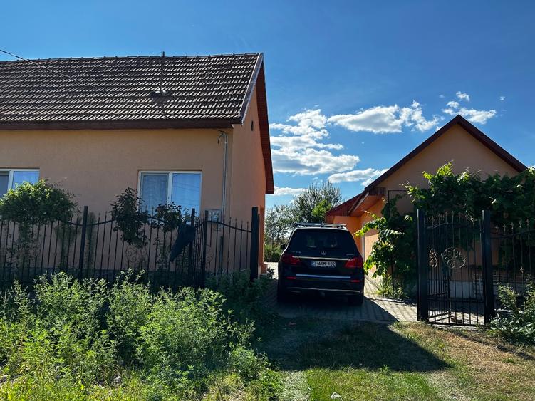 Casă de vânzare la țară  - 1