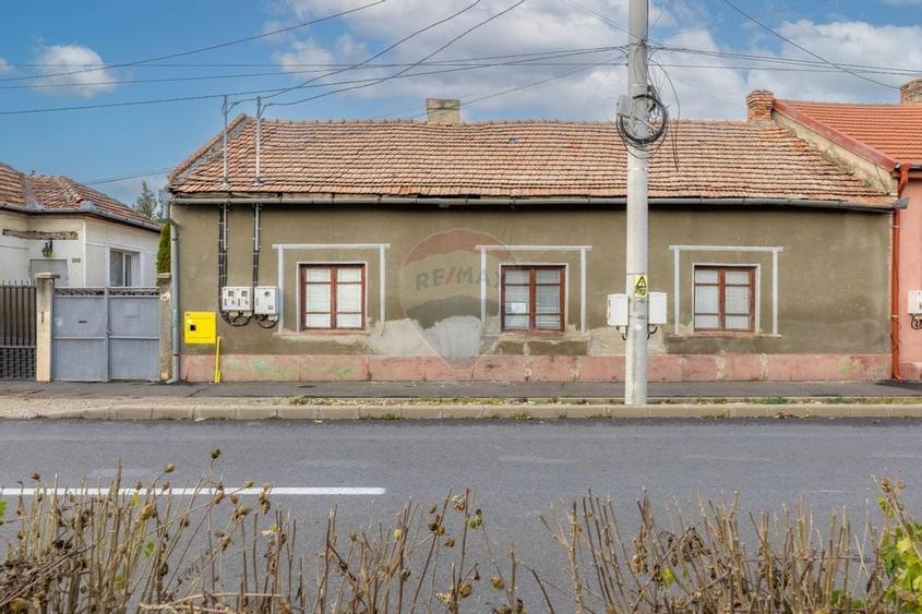 Casa cu teren 454 mp - oportunitate in Bujac - 1