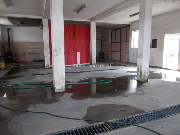 Inchiriez hala situata in Lazaret,200m,pretabila spalatorie,service