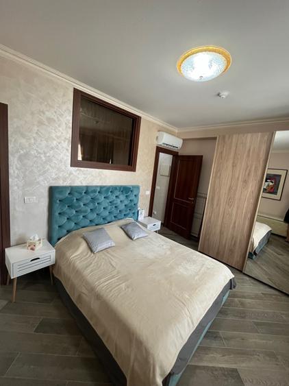Apartament cu 3 camere semidecomandat în Central