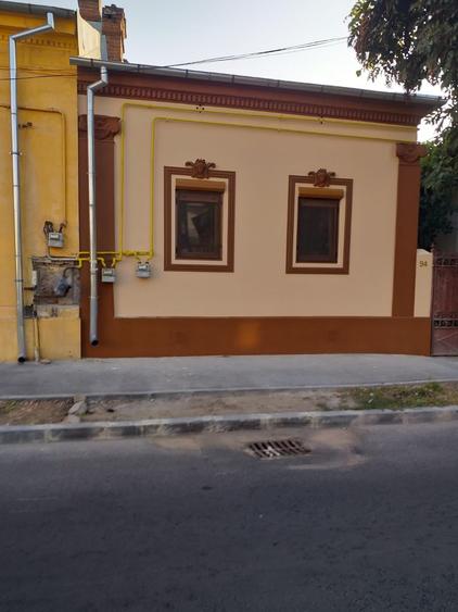 Casa fara curte ,73 mp, Imparatul Traian,pretabil birouri - 1