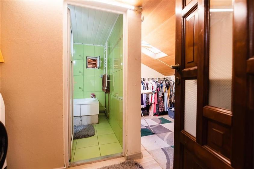 RECO Casa de vanzare cu mansarda la 2 minute de Lotus - 10