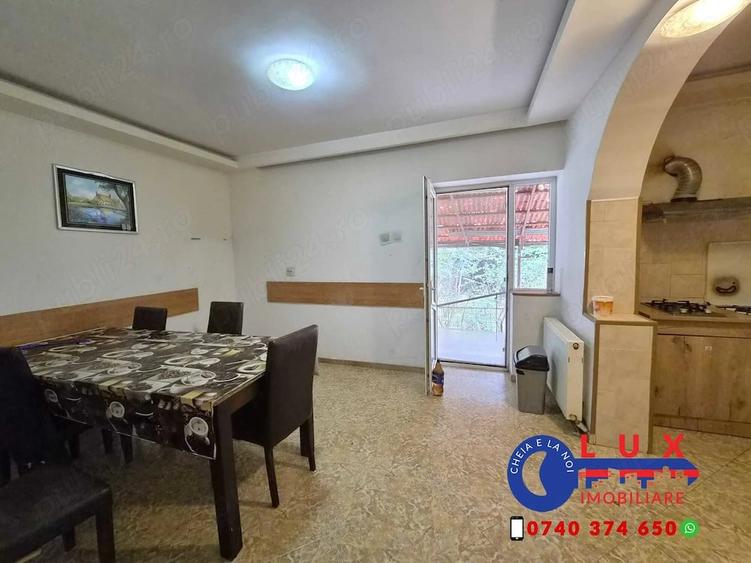 Casă cu 6 camere cu Teren 350 Mp în Babadag