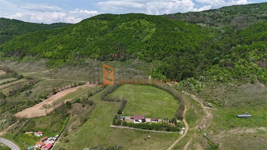 Teren agricol intravilan de 10153 mp, în Cislău