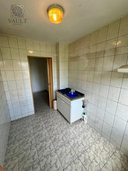 Apartament cu 3 camere semidecomandat în Alexandru Obregia