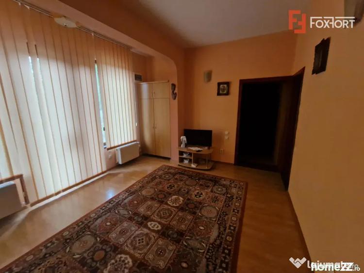 Casă cu 7 camere cu Teren 1500 Mp în Bazoș