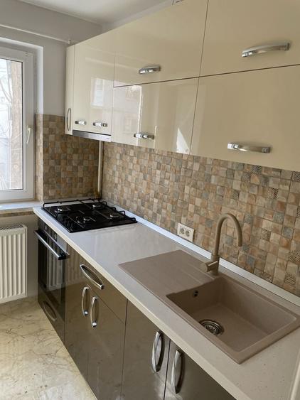 Apartament cu 3 camere semidecomandat în Hipodrom