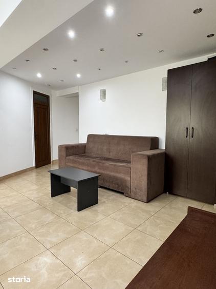 Apartament cu 3 camere decomandat în Exterior Vest