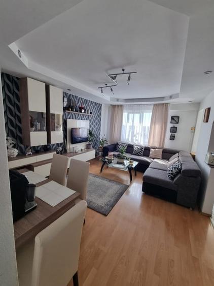 Apartament cu 3 camere decomandat, mobilat în Micro 15