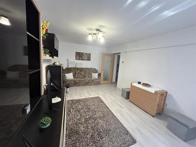 Apartament cu 3 camere decomandat în Brăilei