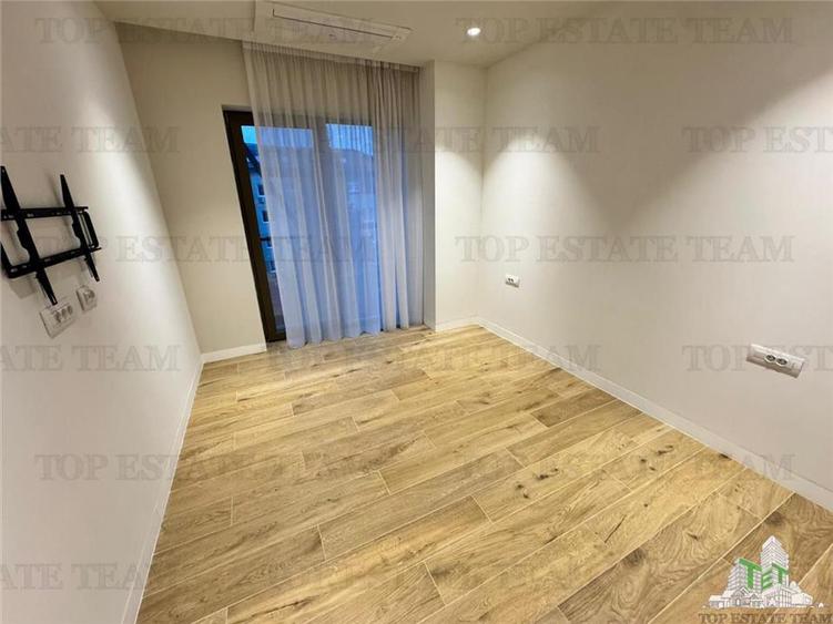 Penthouse cu 4 camere decomandat în Dacia