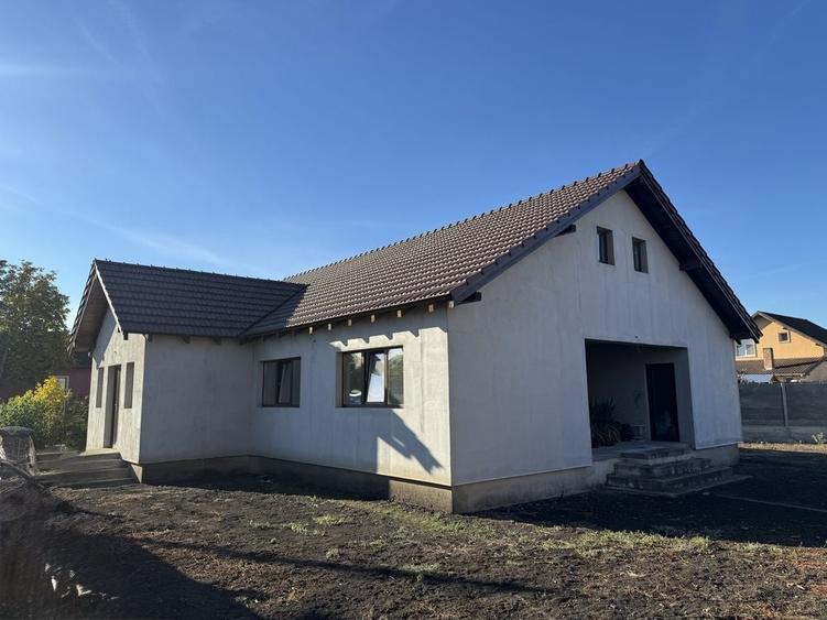 Casă cu 3 camere în Giroc