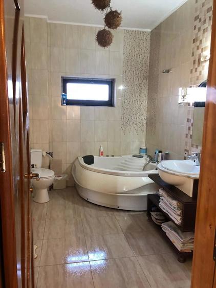 Casă cu 4 camere cu Teren 500 Mp în Central