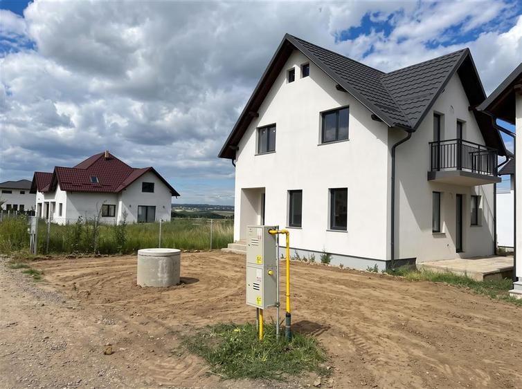 Casă individuală cu 4 camere cu Teren 250 Mp în Tișăuți