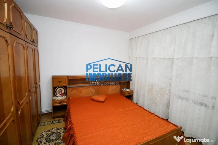 Apartament cu 3 camere decomandat în Pelican