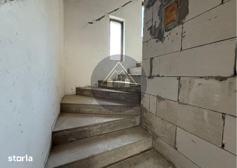 Casă cu 5 camere cu Teren 2500 Mp în Ațel