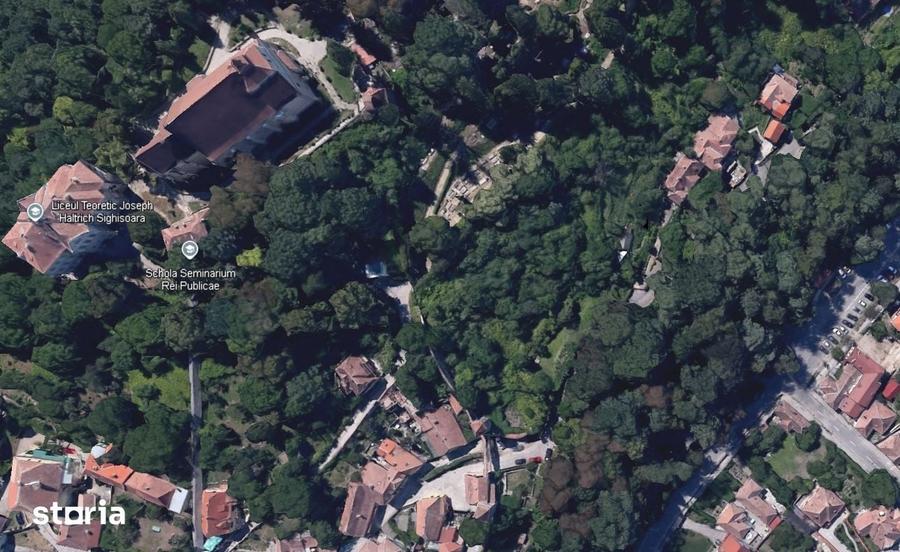 Casă cu 6 camere cu Teren 2600 Mp în Central