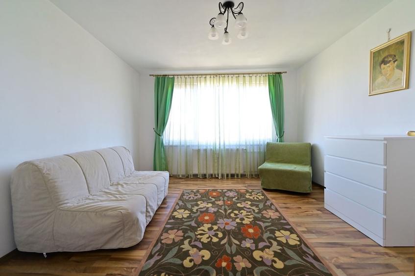 Apartament cu 3 camere semidecomandat în Sala Palatului